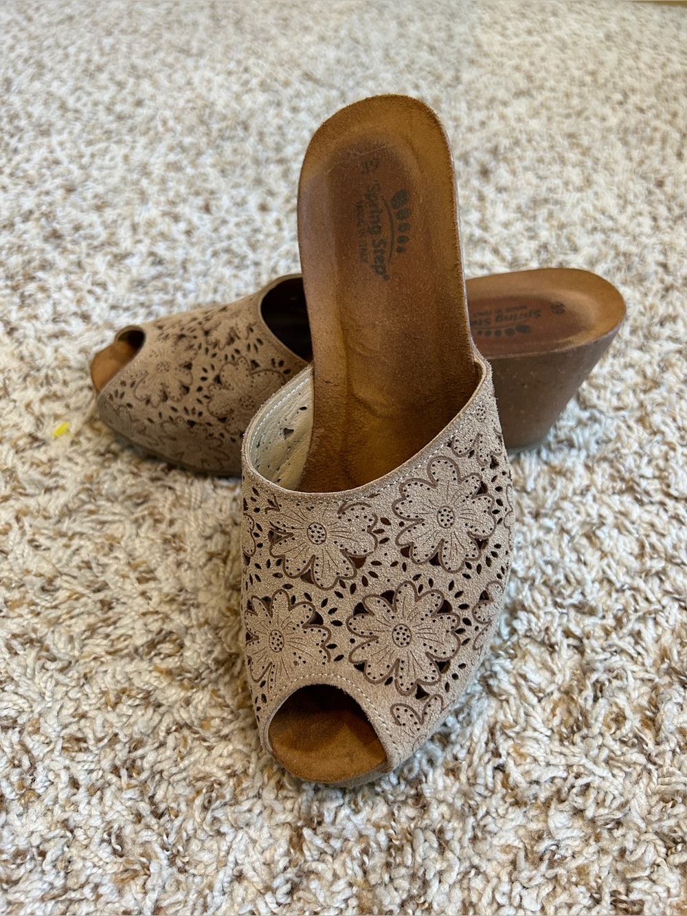 Spring Step Estella Wedge Slip-on Sandals Beige Leather Cutout Peep toe Size 39